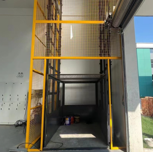 恩施导轨式升降机助力物流园破解运输难题